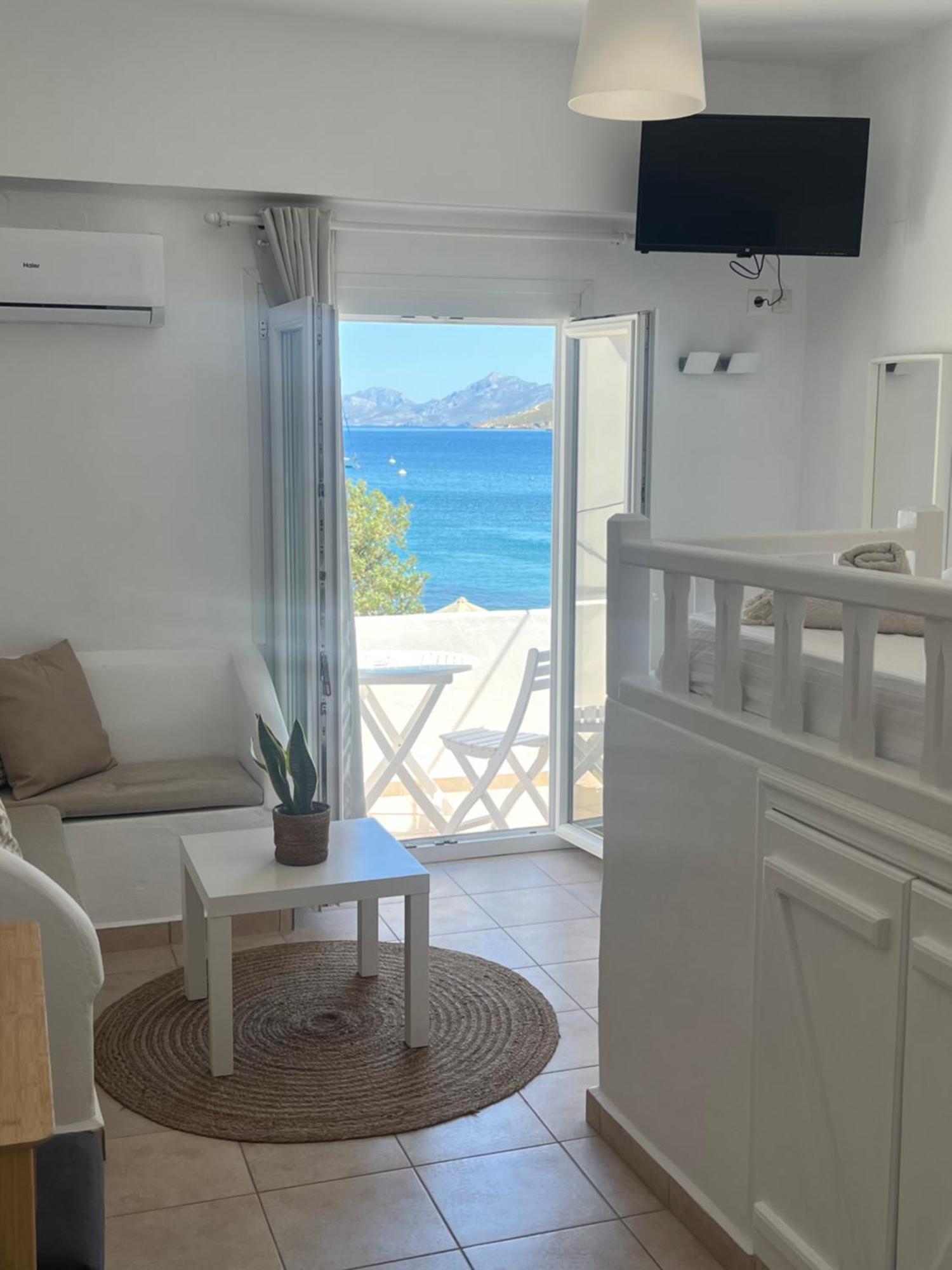 White Island Rooms Panteli Luaran gambar